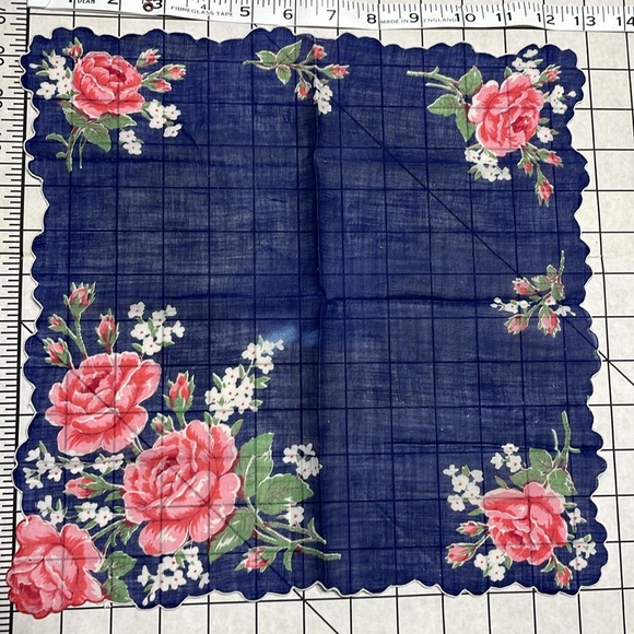 4 colorful vintage handkerchiefs, suitable for small craft/sewing projects - Picture 6 of 11